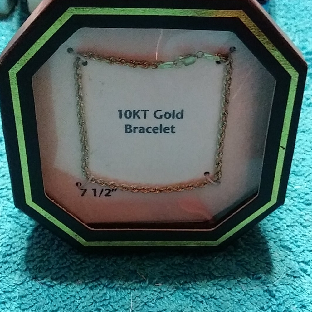 New 10Kt Gold Tennis Bracelet